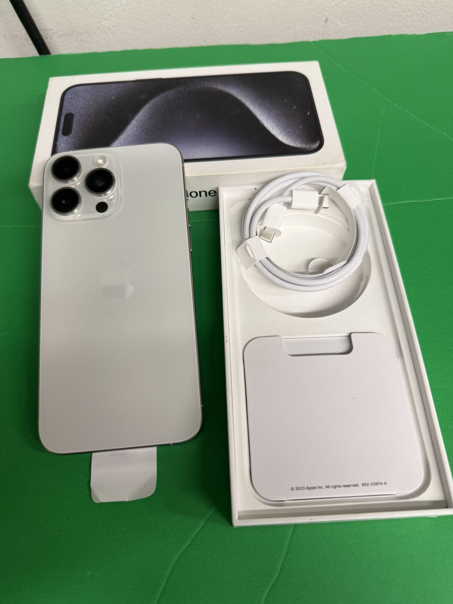 iPhone 15 Pro Max 256gb Factory Unlocked/ Liberado Para Cualquier Companias