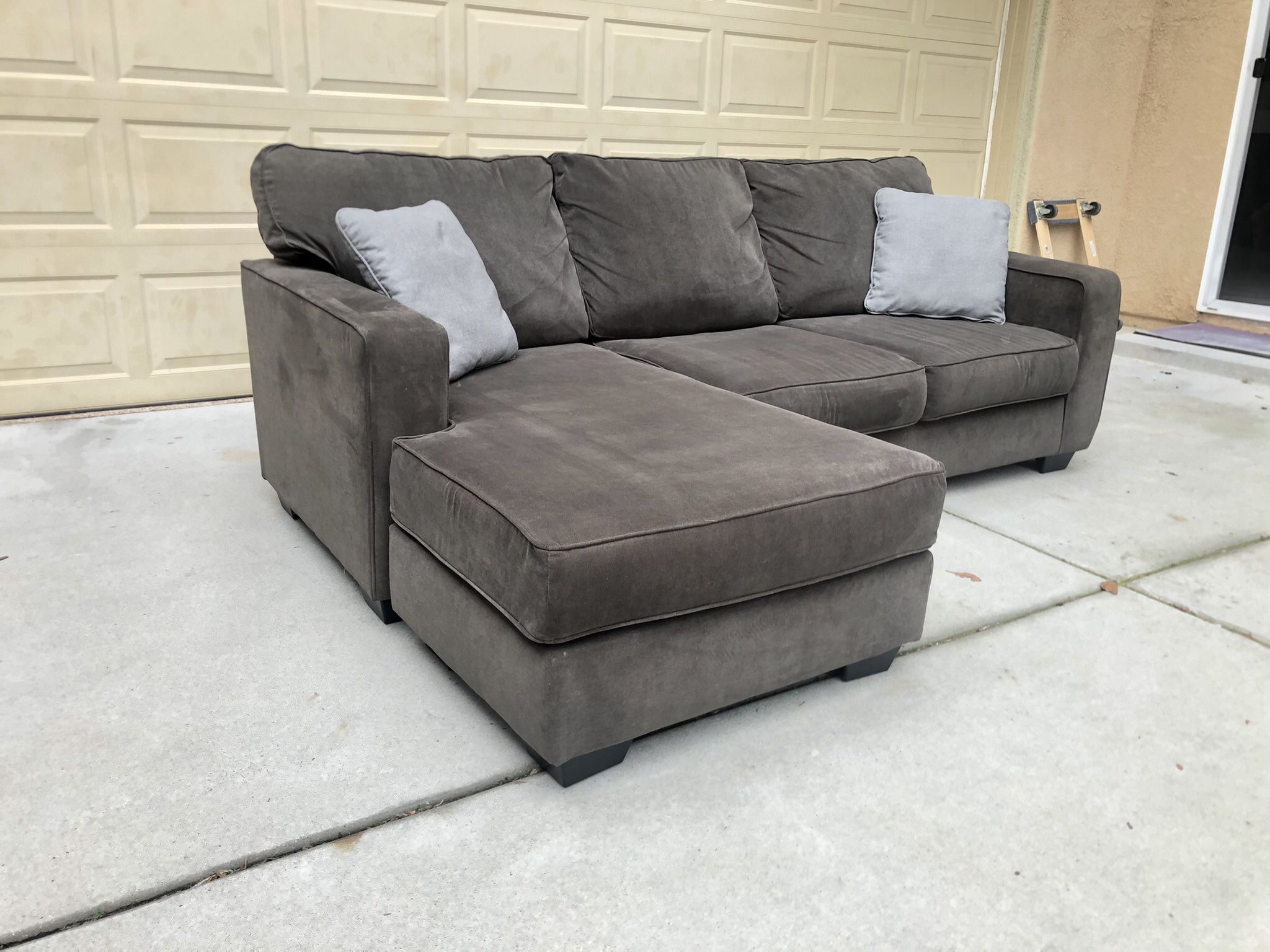 Hodan Sofa Chaise Ashley Furniture | Cabinets Matttroy
