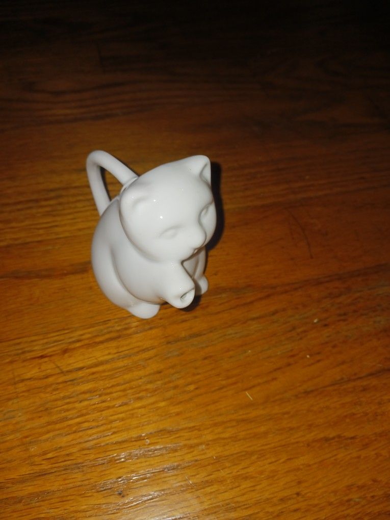 Adorable Small Cat Creamer