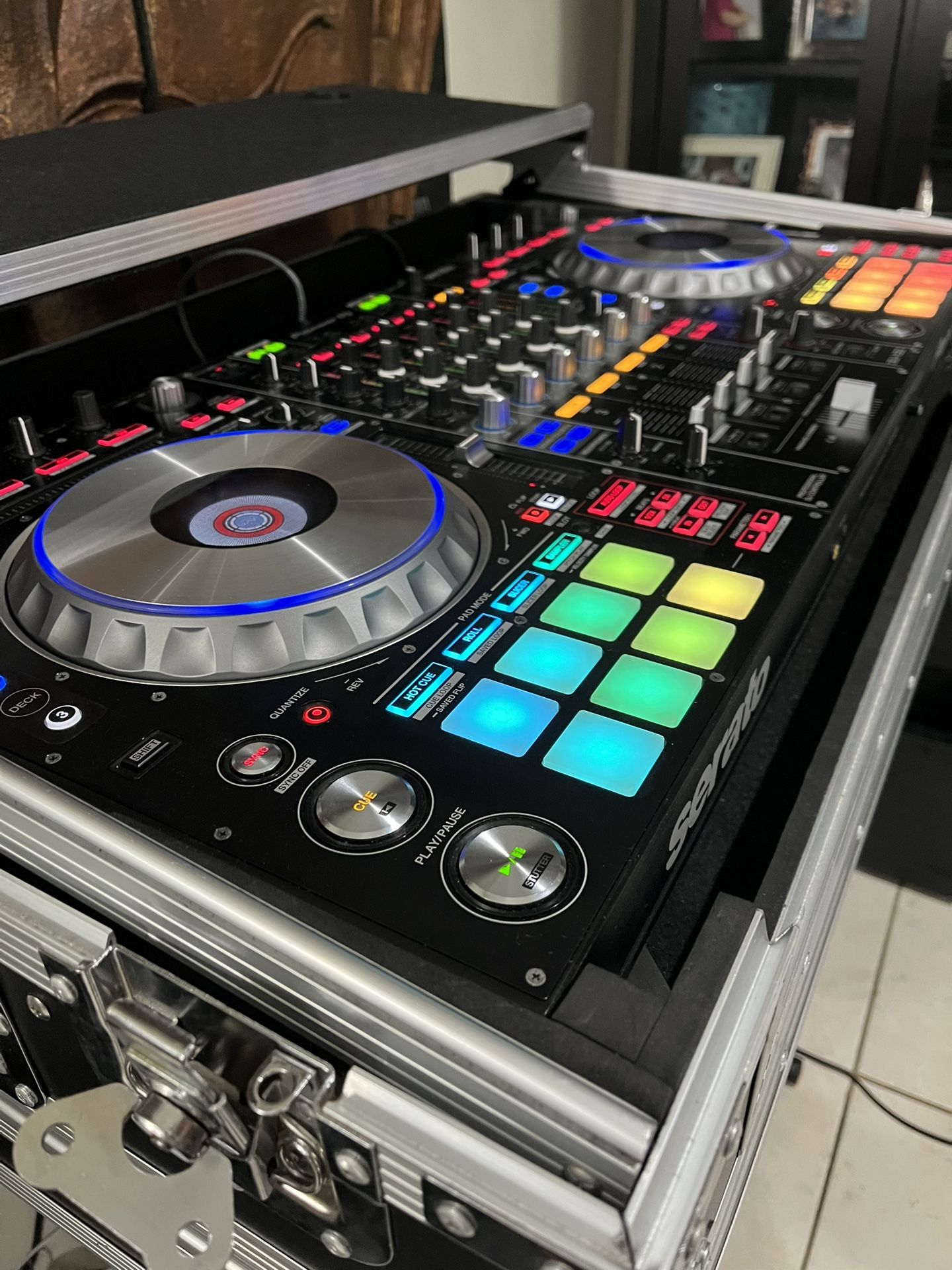 Pioneer DDJ-SZ2 Serato Controller W/ Odyssey Pro Travel case & Stand