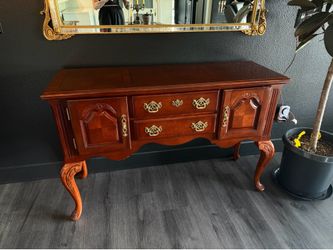 Vintage Queen Anne buffet/sideboard