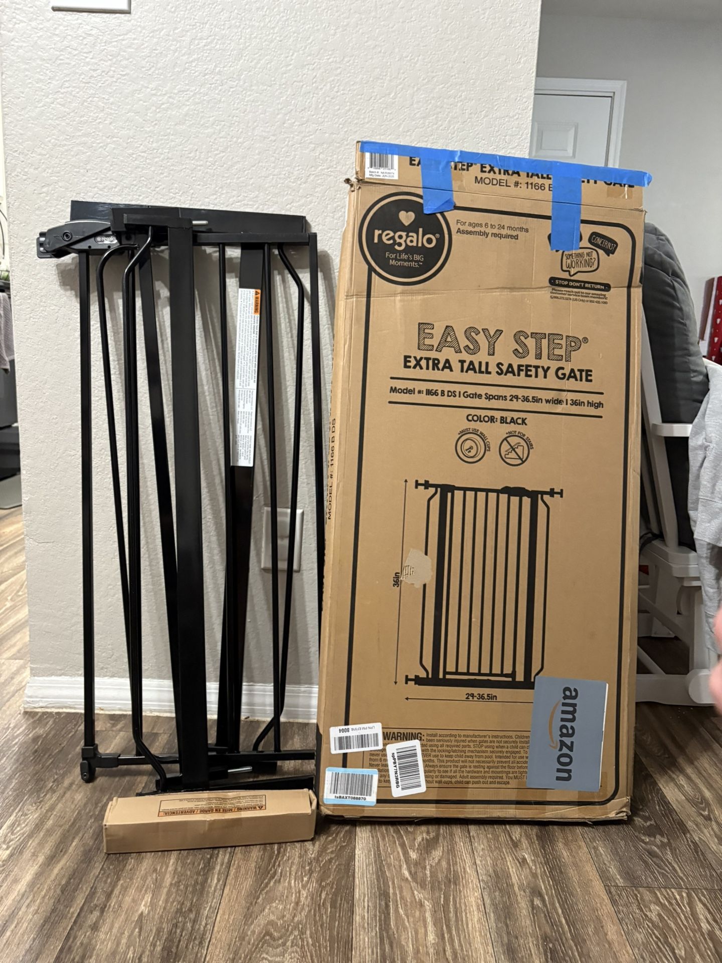 Regalo Easy Step Extra Tall 29-36.5"W x 36"H