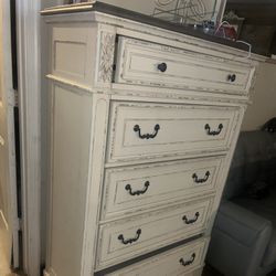 Drawer Dresser 