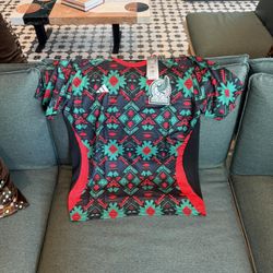 Adidas Mexico Vibrant pattern soccer jersey size Large