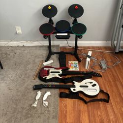 Guitar Hero set 2 guitars, drums, game, Wii Console, Tested Works