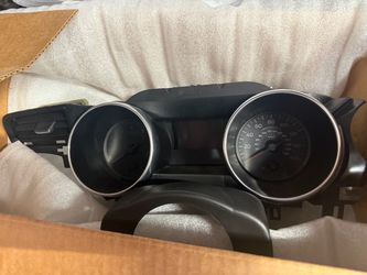 Mustang GT Instrument Cluster/Bezel