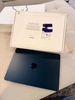Apple MacBook Air M3 (2024) 13” | 16GB RAM | 512 GB SSD | Midnight | Like New