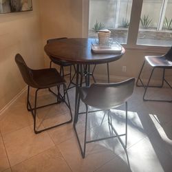 Table with 4 chairs