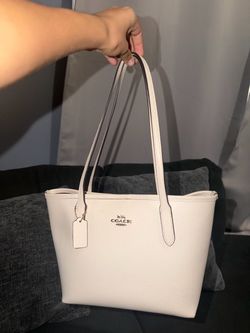 SMALL city tote coach bag👜🤍