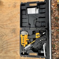 DEWALT Pneumatic Finish Nailer, 15-Gauge, 1/4 in., Corded (DWFP72155)