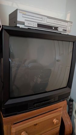 LXI CRT TV w/ Sylvania DVD/VHS COMBO