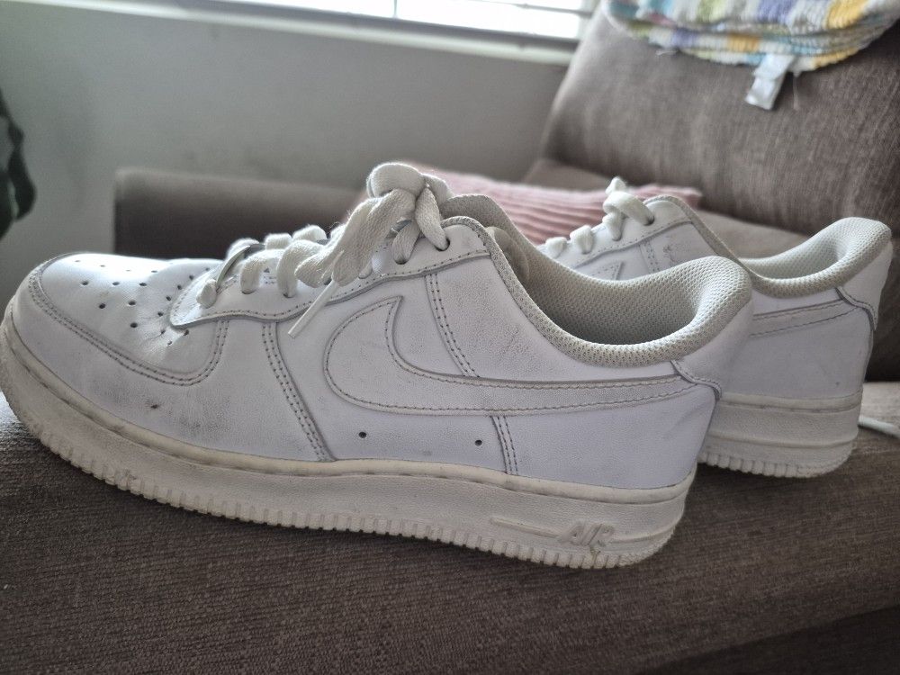 White Womens Nike 6.5