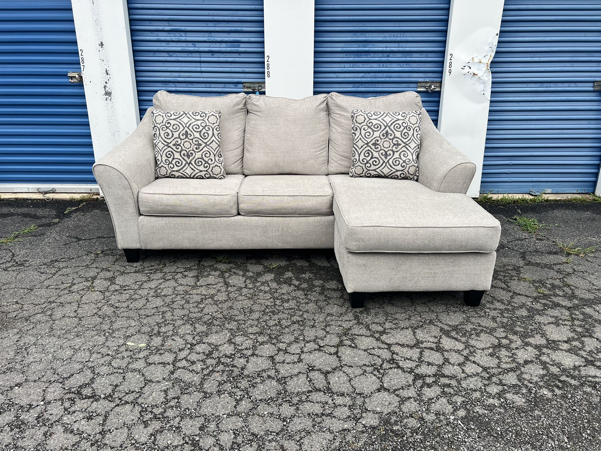 Light gray interchangeable Ashley furniture sectional w pullout bed DELIVERY AVAILABLE!*