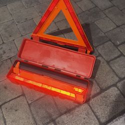 ULINE Highway Warning Triangle Kit
