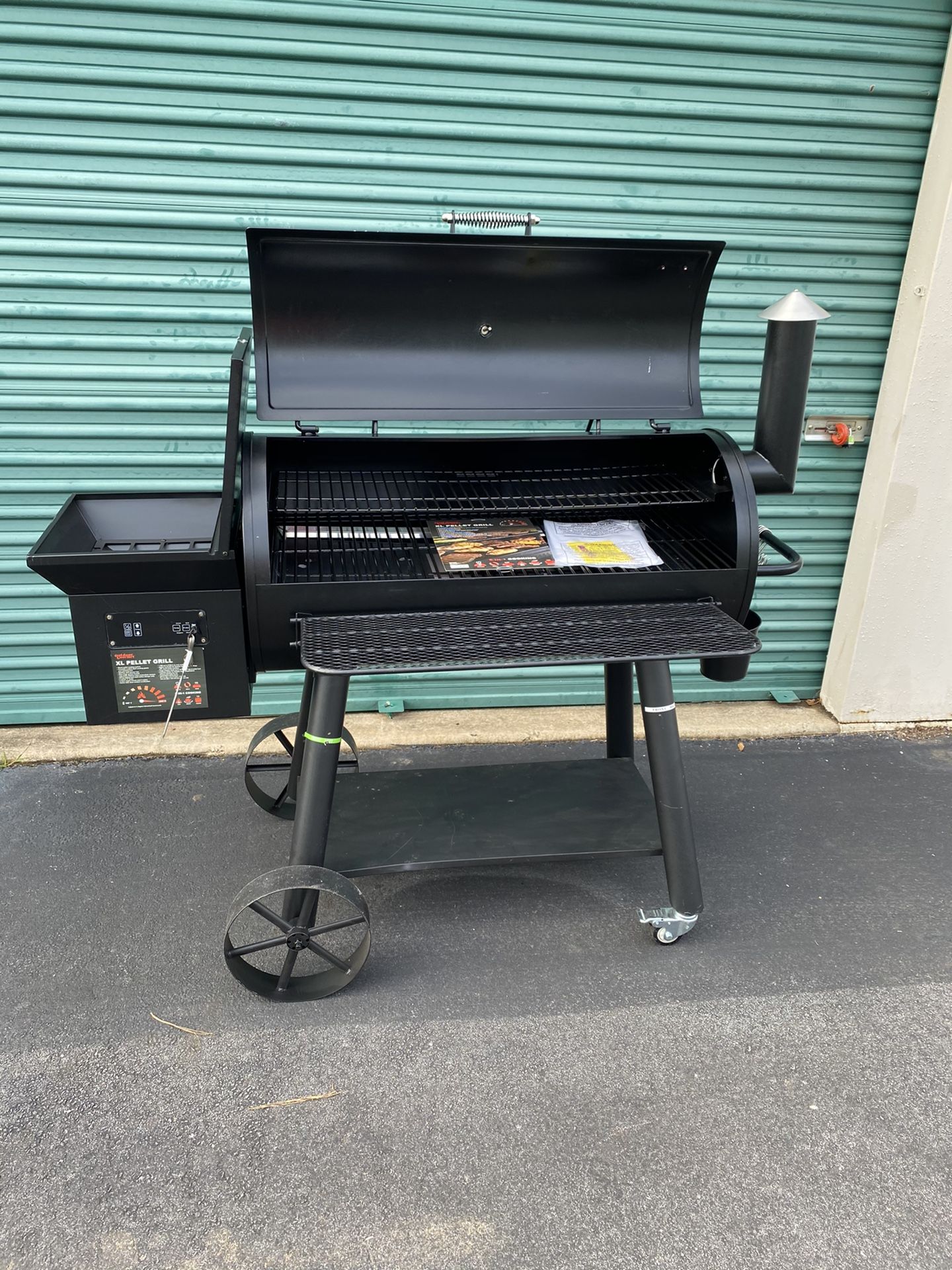 Outdoor gourmet XL Triton wood pellet grill