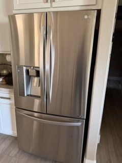 LG LFXC24726S REFRIGERATOR WITH FRENCH DOORS $500