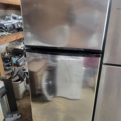 Whirlpool Stainless Steel Fridge Top Freezer 