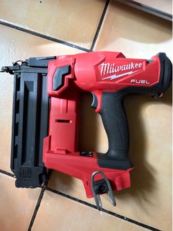 Milwaukee M18 Fuel Brad Nailer