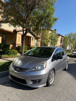 2010 Honda FIT manual clean title