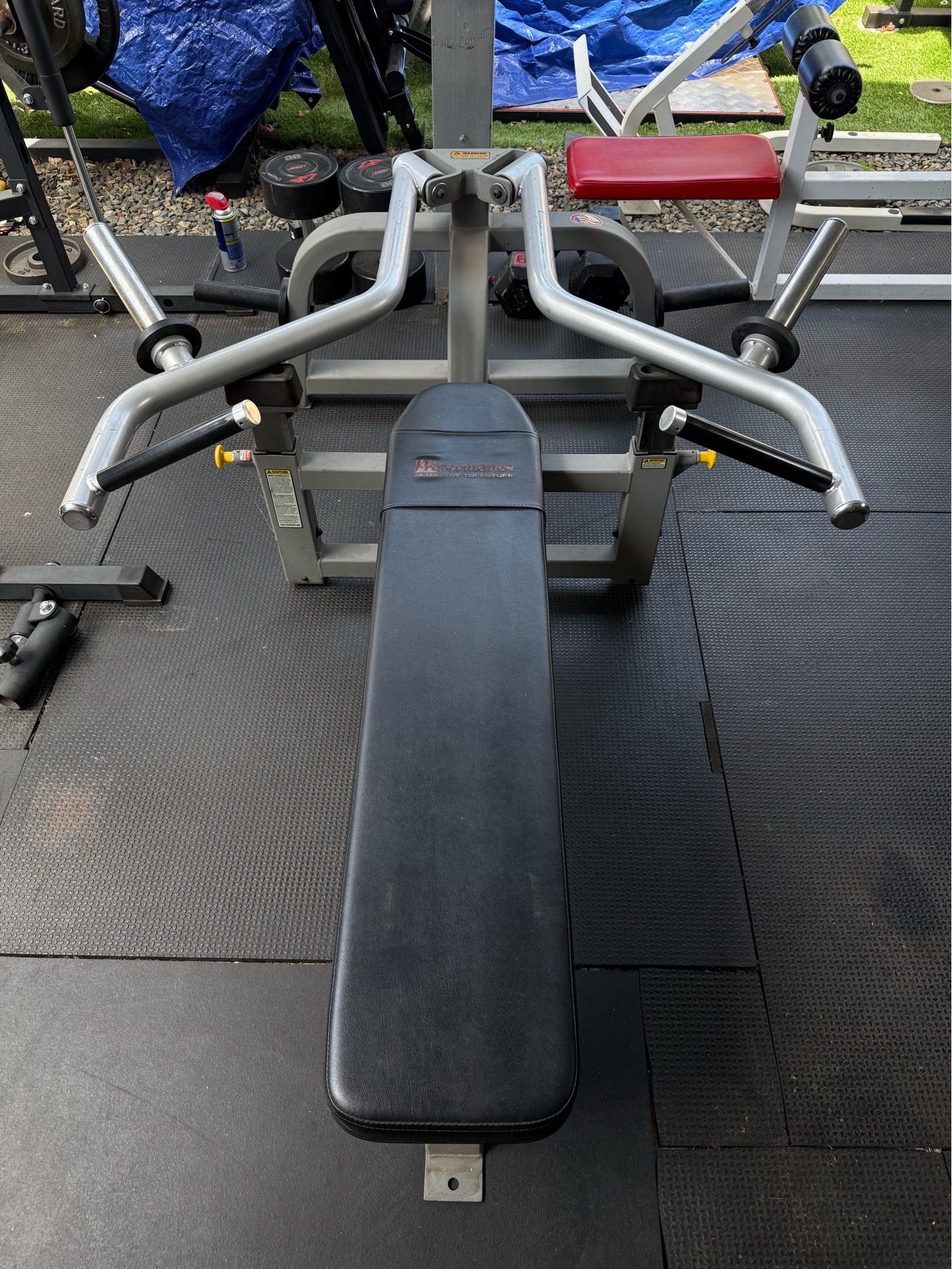 Chest press machine