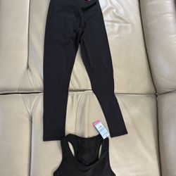 New with tag pants size medium sports bra size small