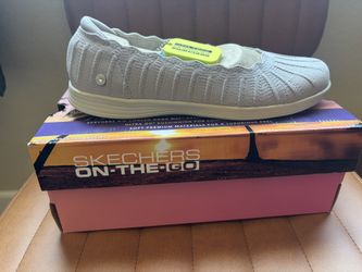 Brand New Skechers On-the-Go Dreamy Flats – Women’s Size 8.5 – $40 OBO