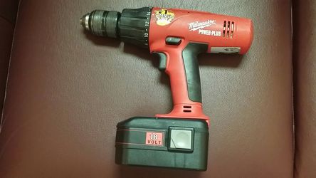 MLWAUKEE 18V HAMMER DRILL NEW BATTERY,CHARGER