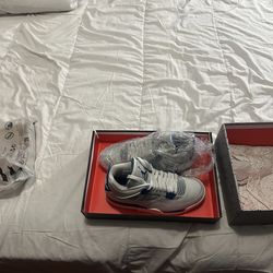 Retro Jordan 4 Military Blue Women  Size 9 Men Size 7.5 Great Condition Only Worn Couple Times Basically New   Negotiable On Price