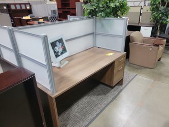DESKS WITH PRIVACY SCREENS