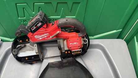 Milwaukee M18 FUEL Cordless Band Saw