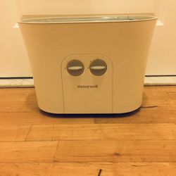 Honeywell Humidifier. Ultraviolet kills 99.9% of bacteria. Very efficient. Barely used. Like new condition. Great bargain.