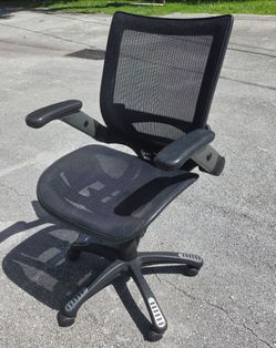 Ergonomic BIG and TALL adjustable office desk computer chair all mesh