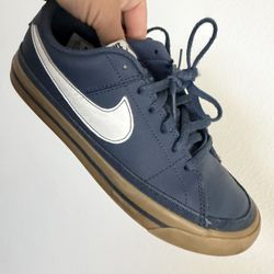 Youth Nike Shoes Size 3.5 