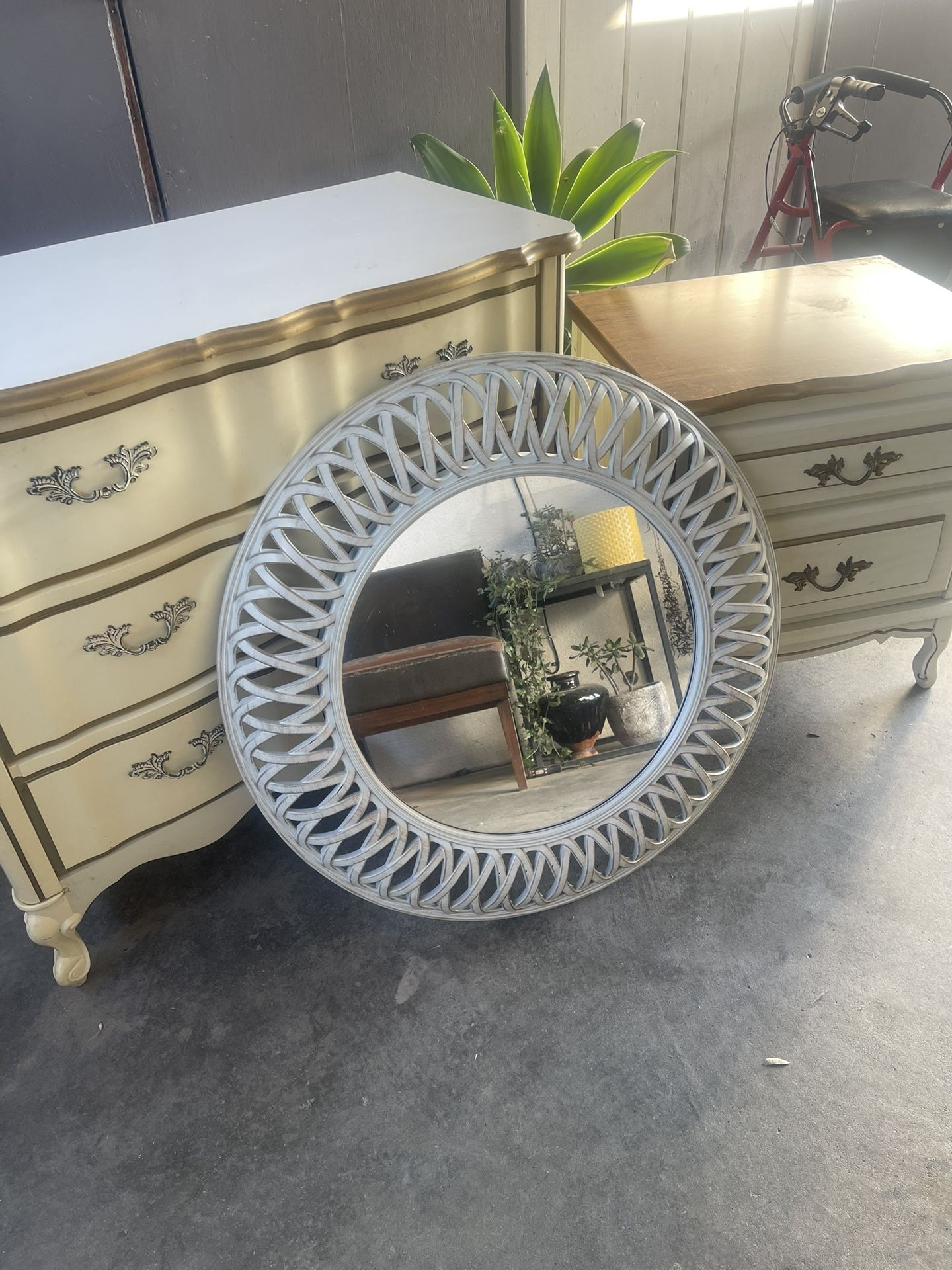 Bedroom/Dresser & Mirror Set