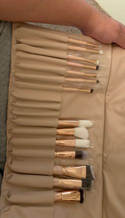 Colour draine makeup brushes