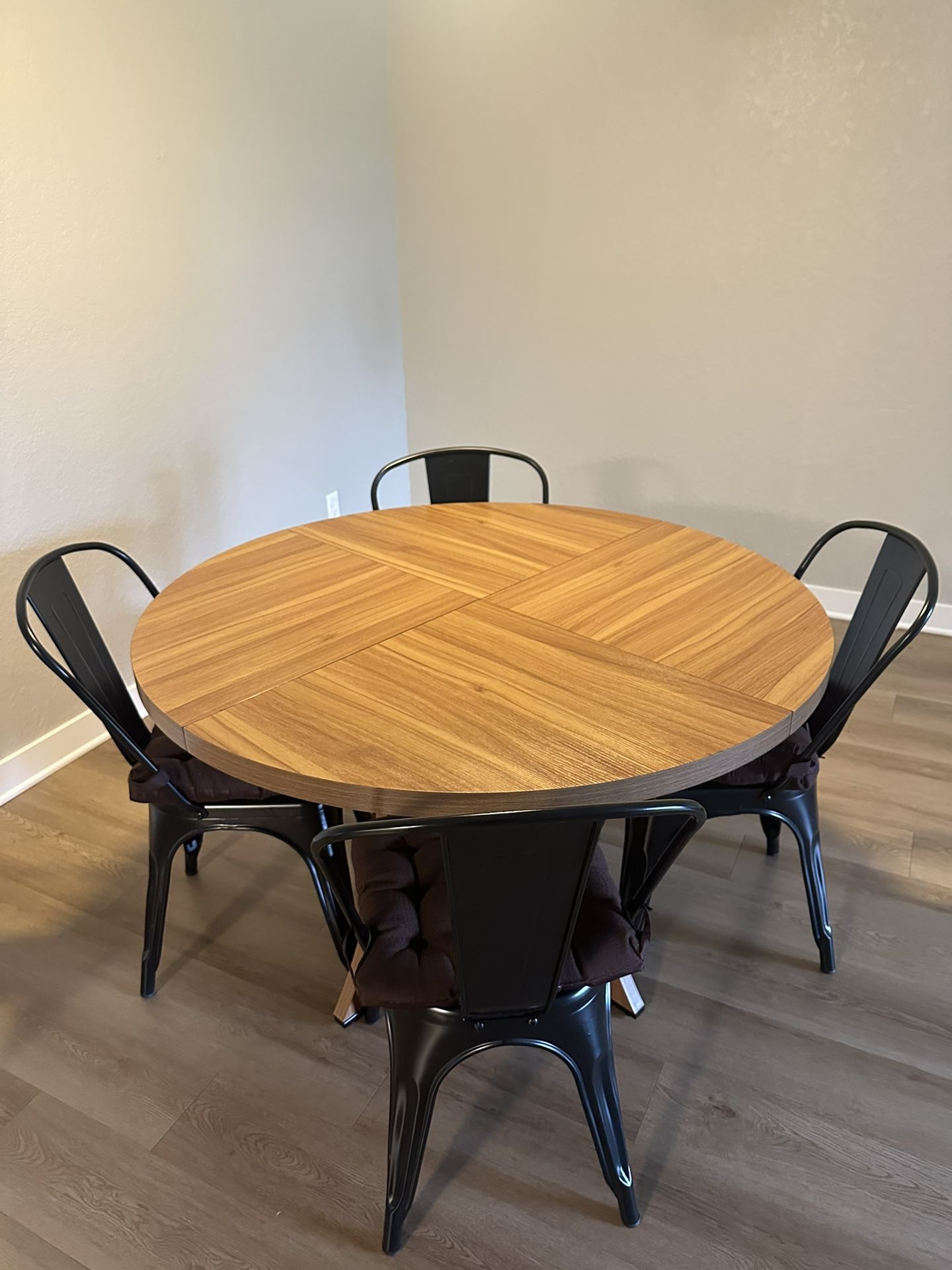 Must Go! Almost New Dining Set Chairs And Table