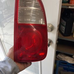 2004 Right Side Oem Tundra Tail Lamp 