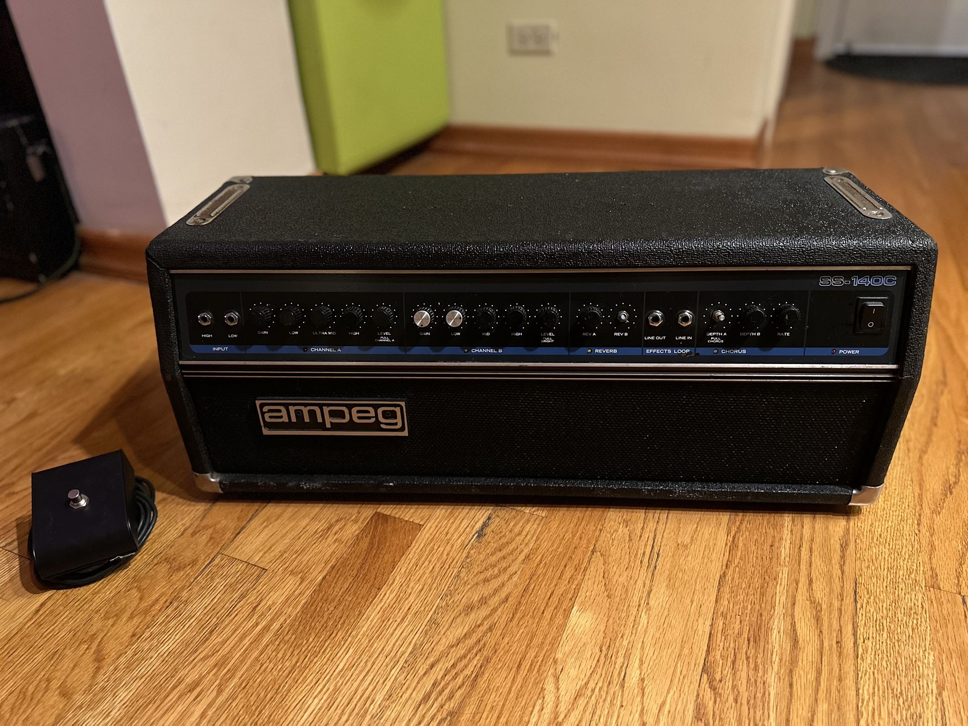 Ampeg SS-140C guitar amplifier + channel footswitch