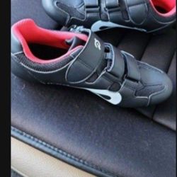 NEW PELOTON  SIZE  40 BRAND NEW Womens 9 Mens 7