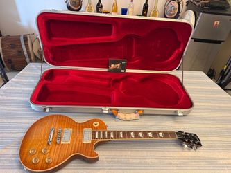 Gibson Les Paul Standard HP Electric Guitar 2016 (LIKE NEW ),featuring a beautifully figured maple top in a classic Honey-burst finish. This is a 2016