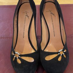 GIUSEPPE ZANOTTI Vintage Black Suede Cutout Pumps Buckle Unique 3” Heel Sz 39