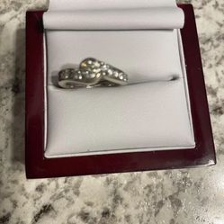 I A Woman’s 2k Diamond Ring 