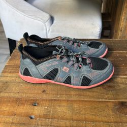 Body Glove Shoes Size 5.5