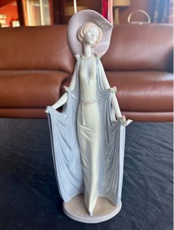 Lladro Porcelain Figurine