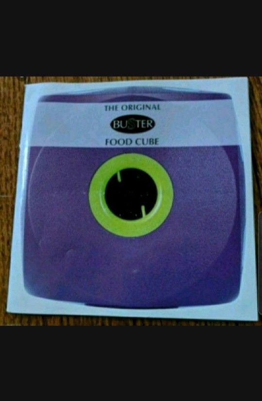 Dog toy/treat dispenser