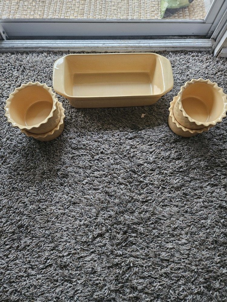 CERAMIC BAKING DISH WITH RAMIKINS