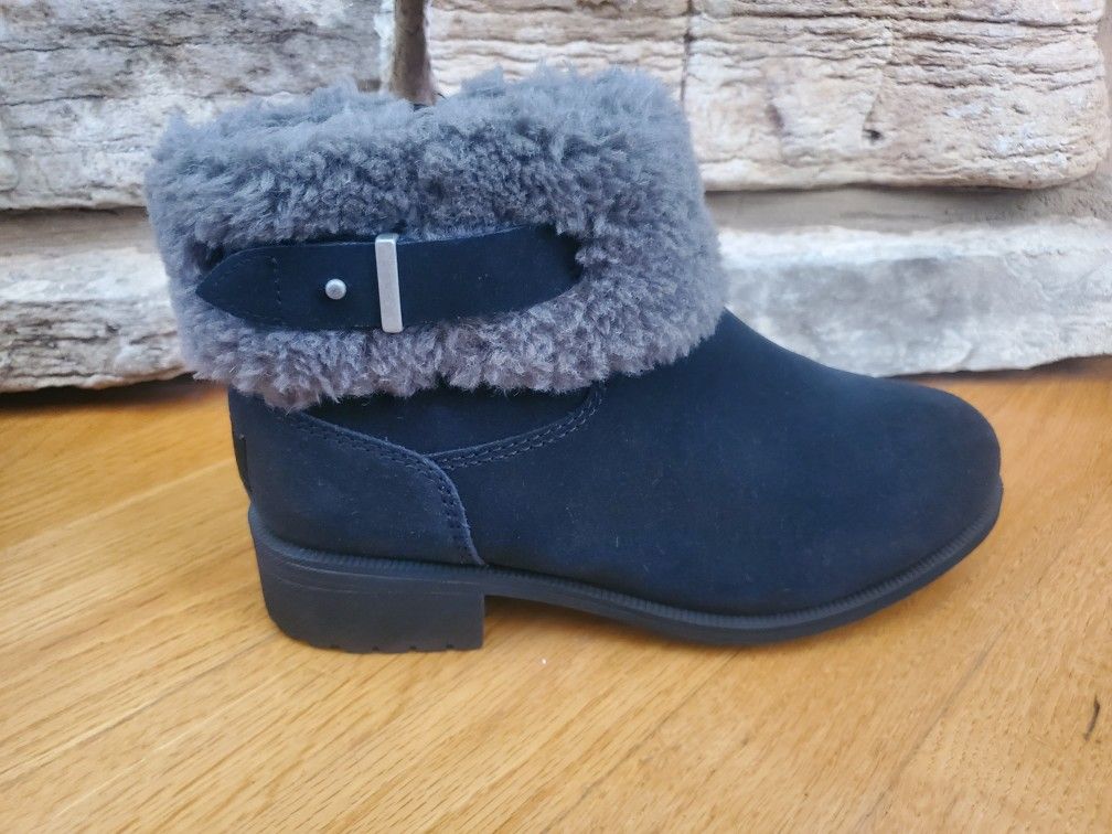 UGG Bodie Cuff Boots Women US Size 7 Shearling Fur Black Color NEWV