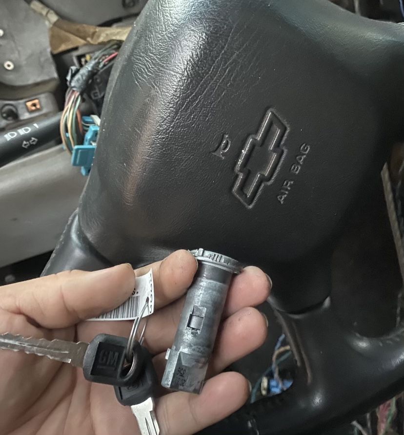Chevy Gmc Cadillac Escalade 1(contact info removed) Ignition Switch Cylinder With Key New Broken Damaged Llave Parts