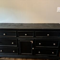 Large Dresser Small Chip 