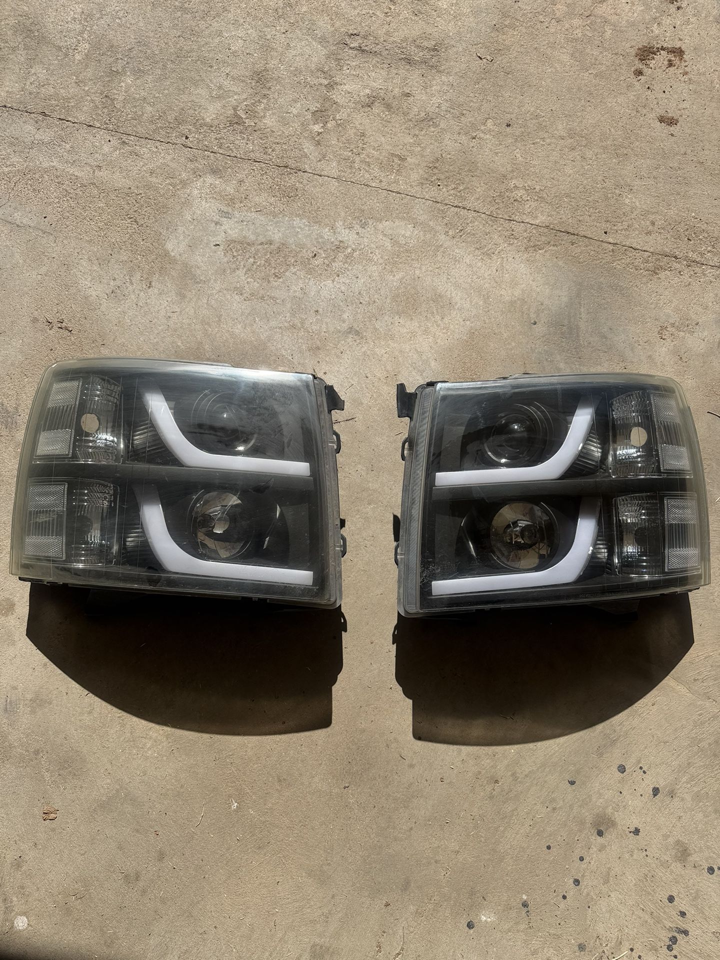 07/13 Chevy Truck Headlights